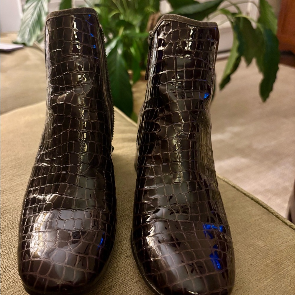 Donald Pliner Brown Patent Leather Skin Print Shoe Boots Size 5.5